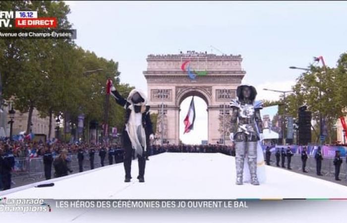 The
      rider
      and
      the
      masked
      torchbearer
      return
      for
      the
      parade
      of
      champions