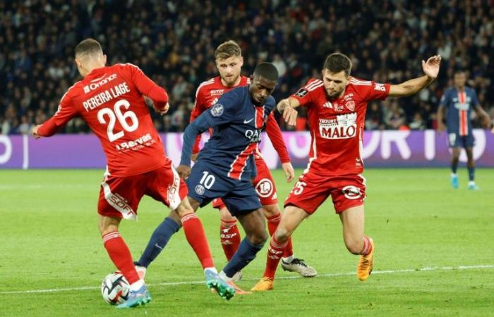 Fourth
      victory
      for
      Paris,
      leader
      ahead
      of
      OM