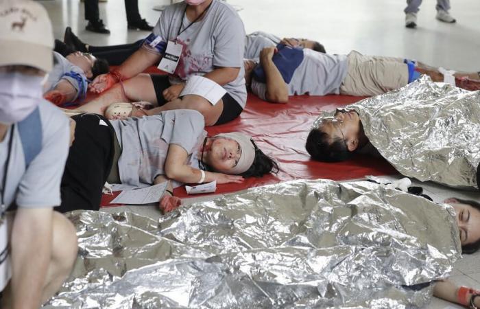 In
      Taiwan,
      a
      first
      aid
      exercise
      focused
      on
      natural
      disasters
      and
      China