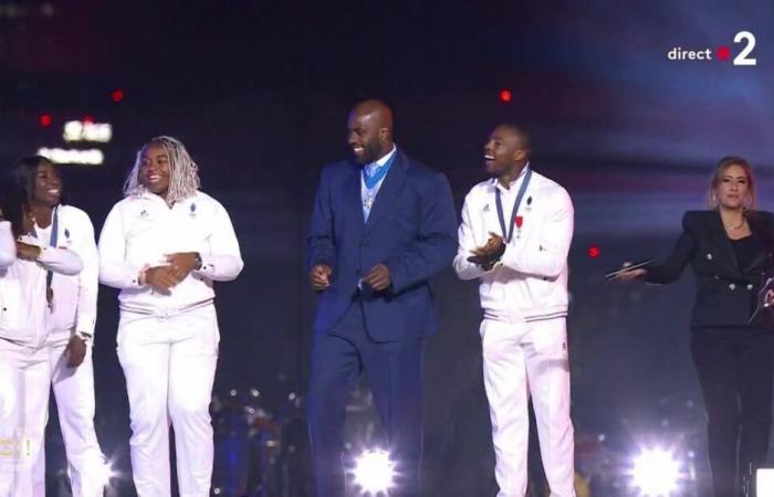 Teddy
      Riner
      dressed
      by
      Emmanuel
      Macron,
      a
      huge
      Olympic
      star
      absent…
      What
      happened
      at
      the
      Champions
      Parade?