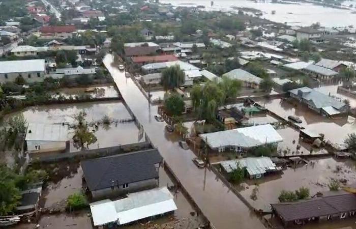 Floods
      kill
      four
      in
      Romania