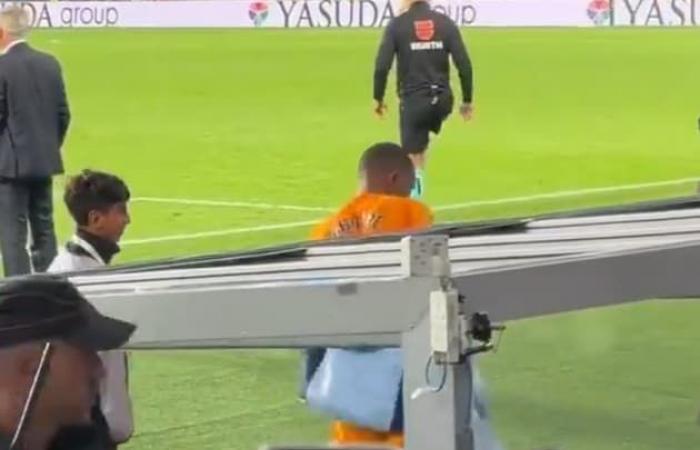 Mbappe’s
      nice
      gesture
      to
      a
      ball
      boy
      after
      his
      substitution
      against
      Real
      Sociedad