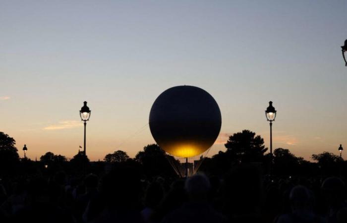 The
      Olympic
      cauldron
      at
      the
      Tuileries
      will
      take
      several
      days
      to
      deflate