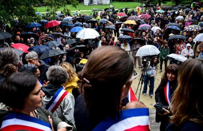 In
      Grenoble,
      residents
      gather
      for
      a
      silent
      march
      in
      tribute
      to
      Lilian
      Dejean