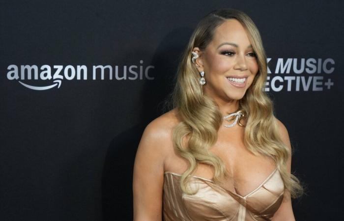 Mariah
      Carey
      finds
      a
      smile
      with
      her
      children
      after
      the
      death
      of
      her
      mother
      and
      sister