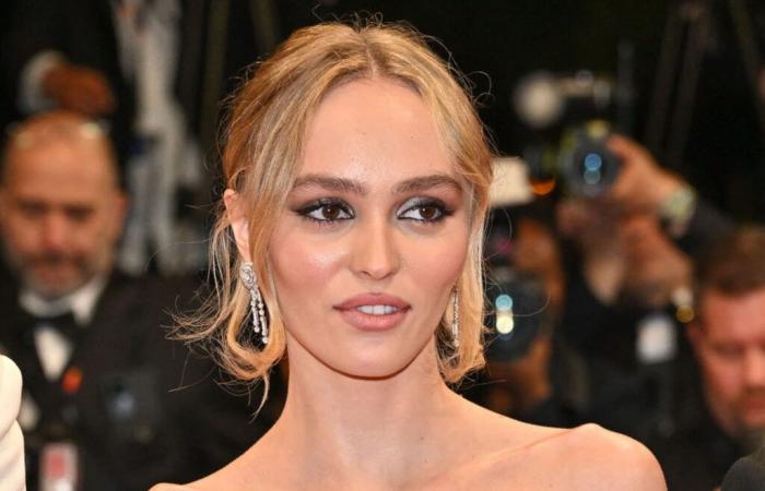 Lily-Rose
      Depp
      adopts
      a
      golden
      mane
      that
      warms
      her
      complexion
      –
      She
      looks
      even
      more
      like
      Vanessa
      Paradis