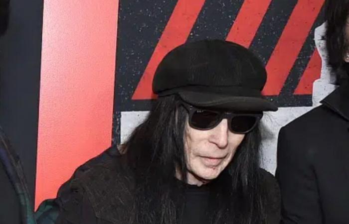 Mick
      Mars
      Promises
      His
      Second
      Solo
      Album
      Will
      Be
      “A
      Level
      Above”