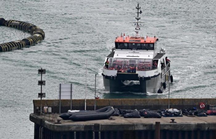 Eight
      people
      die
      trying
      to
      reach
      England