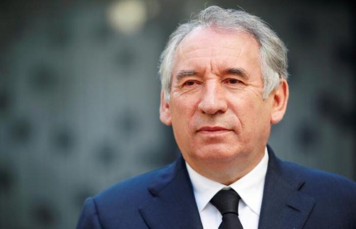 Bayrou
      “for
      the
      complete
      or
      almost
      complete
      renewal
      of
      the
      government”