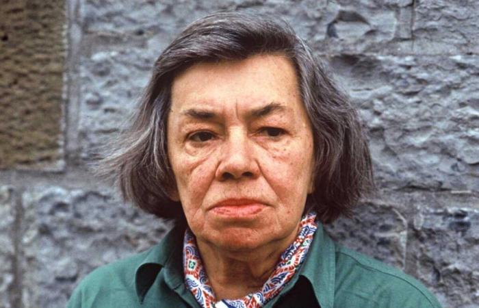 Here
      are
      the
      10
      must-read
      books
      by
      Patricia
      Highsmith,
      the
      master
      of
      psychological
      suspense,
      that
      will
      keep
      you
      on
      the
      edge
      of
      your
      seat
      until
      the
      last
      page.