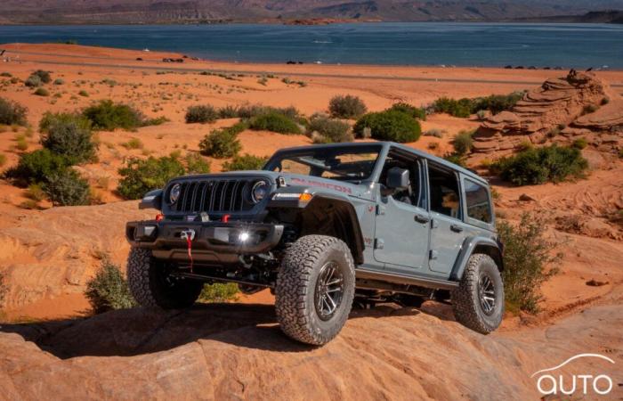 Manual transmission only for 2025 Jeep Wrangler with V6 engine