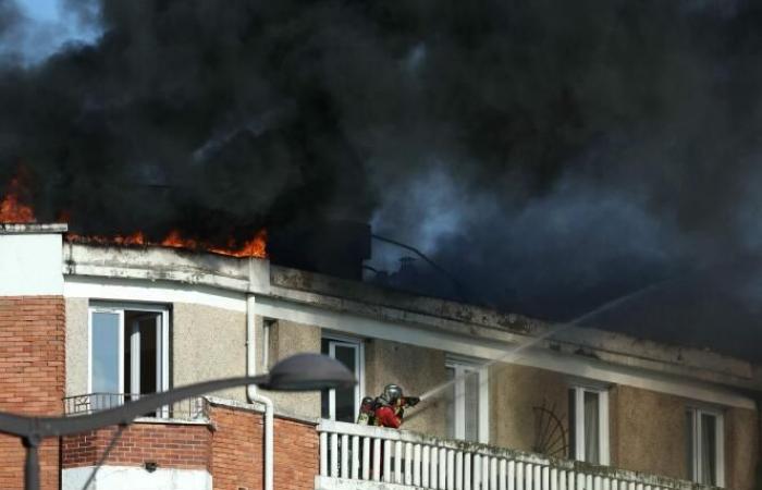 In Paris, impressive explosions on a roof following a fire, no serious injuries