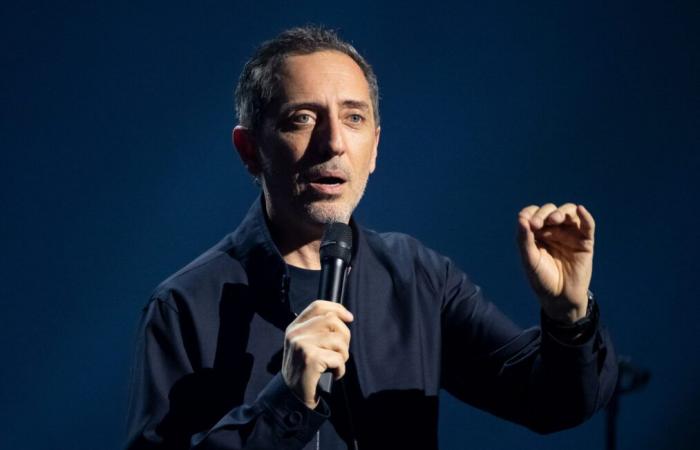 This well-known comedian performs in a room of 35 people in Lyon