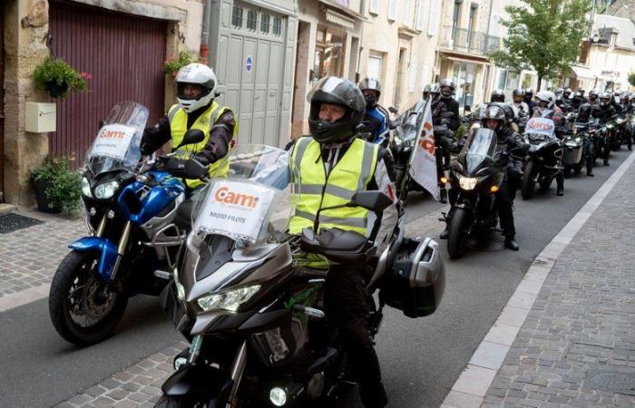 Cami bikers on a ride in North Aveyron