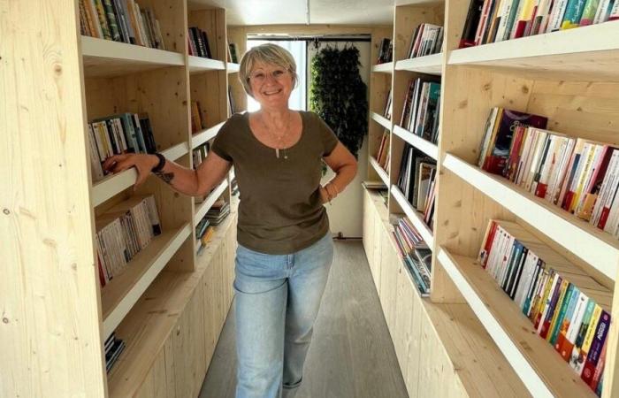 Elisabeth opened a traveling bookstore