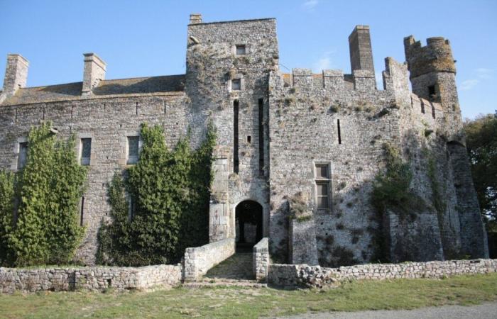 guided tours to discover this superb fortified castle in La Manche