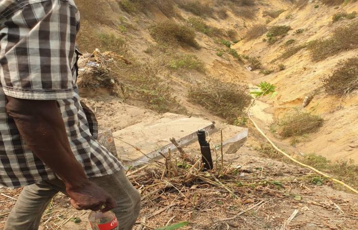 In the indifference of the public authorities, the tombs are swept away by erosion