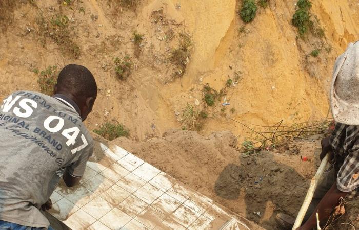 In the indifference of the public authorities, the tombs are swept away by erosion