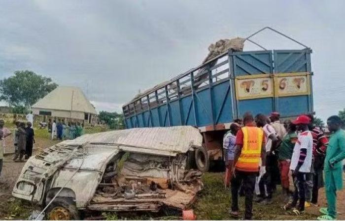 At least 25 children killed in bus crash in northern Nigeria