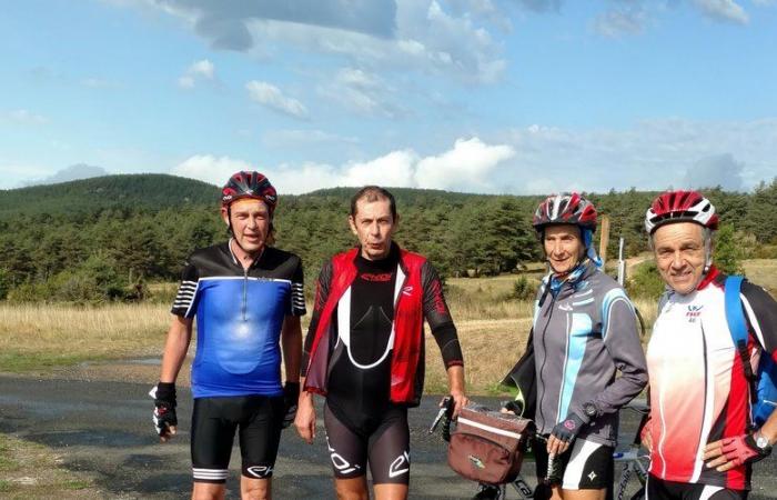 Cahors. The AOC cyclists in Cantal