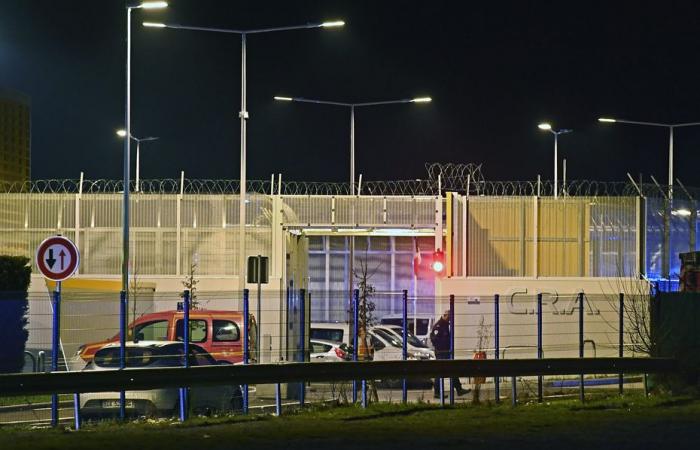 “We are waiting for the gendarmes”, the police have no other choice but to ensure the security of the administrative detention center in Lyon