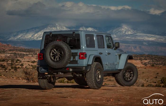 Manual transmission only for 2025 Jeep Wrangler with V6 engine