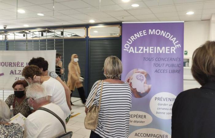 Information stands in Saint-Raphaël for World Alzheimer’s Day