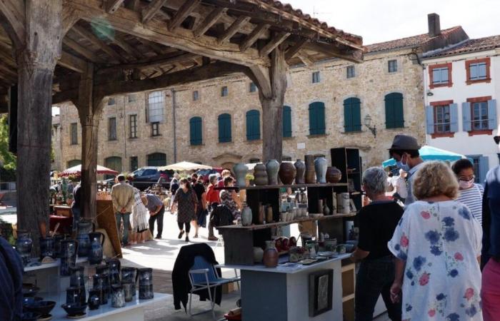 Potters invade this charming village for a large market around their creations