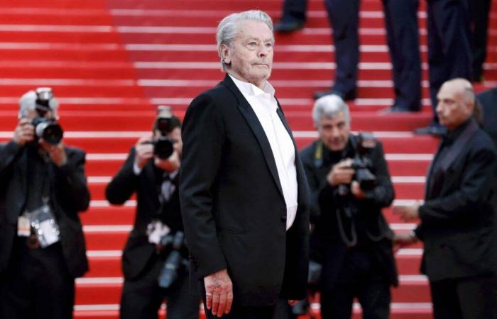 Alain Delon: One month after his death, his youngest son publishes a heartbreaking family photo, Anouchka ousted