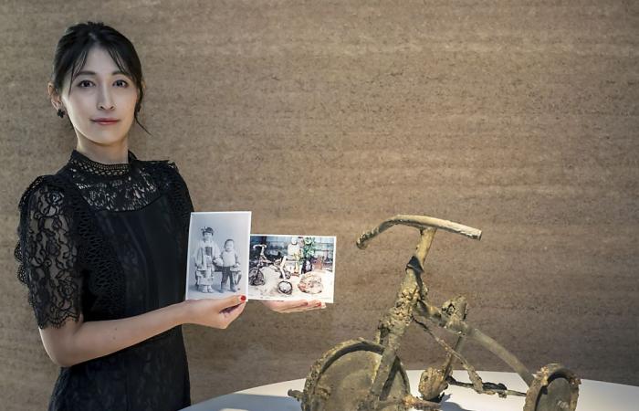 Reproduction of a Hiroshima tricycle at the Red Cross Museum