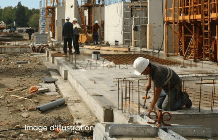 Fatal accident on a construction site in Remicourt: a machine falls on a worker and takes his life