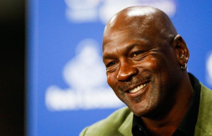 Michael Jordan arrives in France