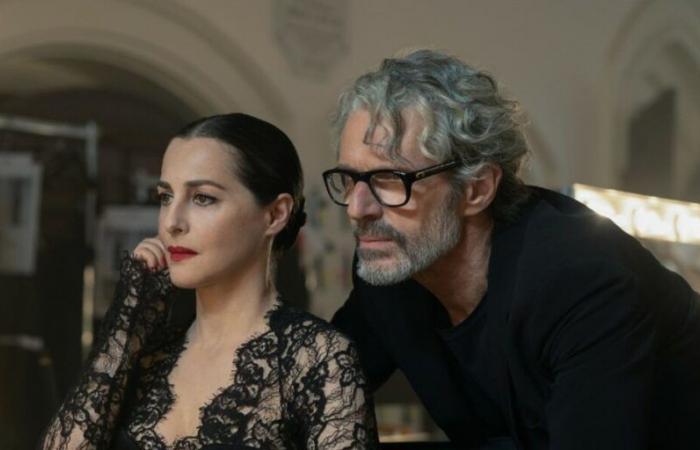 Don’t miss this beautiful series on fashion with a duel at the top between Lambert Wilson and Carole Bouquet