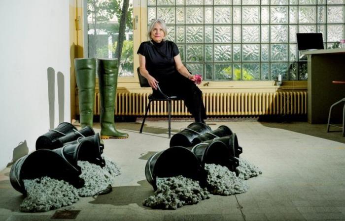 Art: Delphine Reist pours buckets of concrete at EPFL