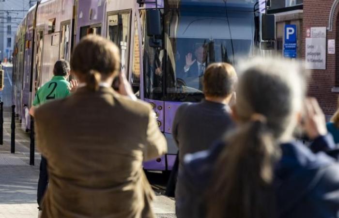 The King inaugurates tram 10 in Brussels (photos)