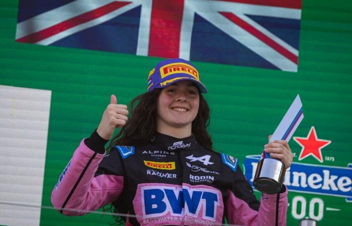 F1 Academy, Abbi Pulling double winner in Singapore