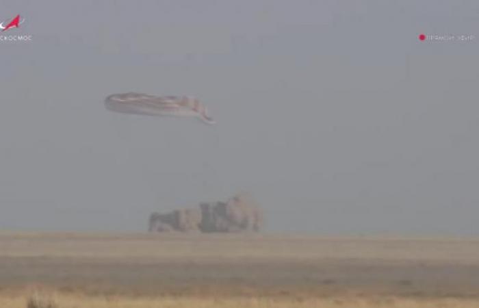 Soyuz spacecraft returns to Earth after 374 days in space (photos)