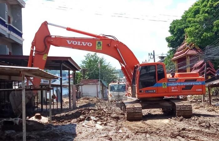 Mud clearing in Chiang Rai