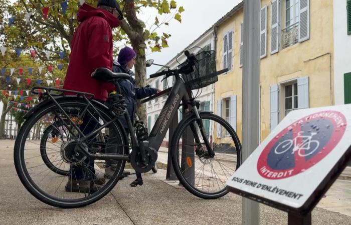 controversy after the installation of anti-bicycle signs