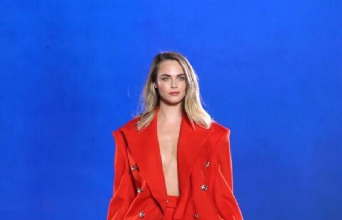 GALA VIDEO – Kendall Jenner and Cara Delevigne flamboyant at the L’Oréal Paris fashion show: the models put on a show