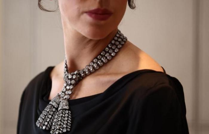 18th Century 500-Diamond Necklace Sold at Auction (Photos)