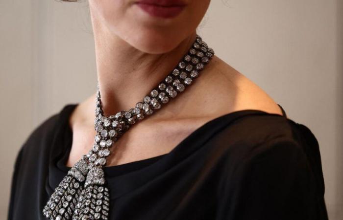 18th Century 500-Diamond Necklace Sold at Auction (Photos)