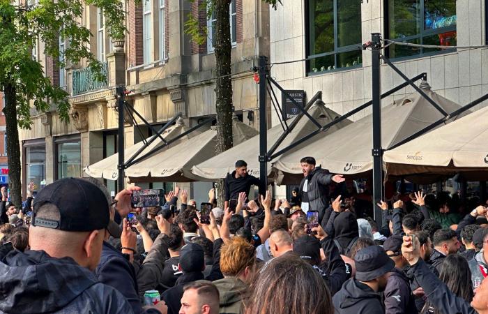 Now, there is more to the story: we see Besiktas fans at the Arena