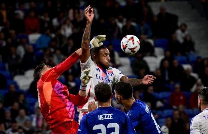 Lyon succeeds in its return to Europe by dominating Olympiakos