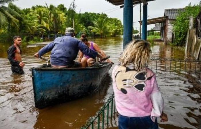 Videos show heavy wind and rain as Florida braces for Hurricane Helene