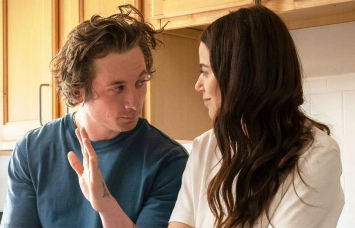 Jeremy Allen White, Molly Gordon dating IRL? The Bear costars lock a ‘chef’s kiss’ after possibly house-hunting | Hollywood