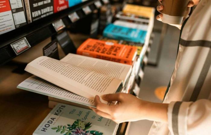 What does the smallest bookstore in the world look like?