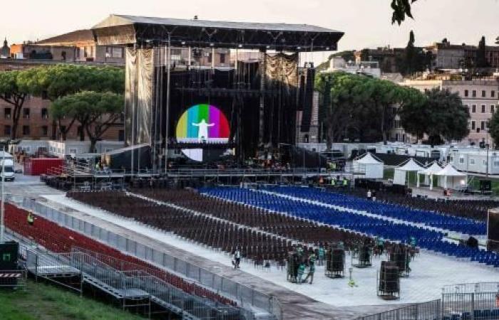 Roma, conto alla rovescia per il live di David Gilmour: ecco il maxi palco al Circo Massimo