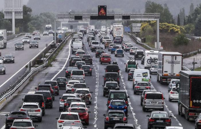 monster traffic jams in Lyon, entrances suffocated