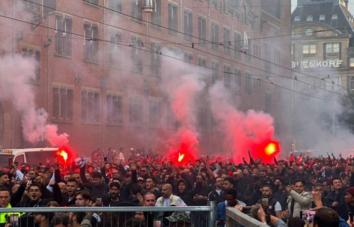 Now, there is more to the story: we see Besiktas fans at the Arena